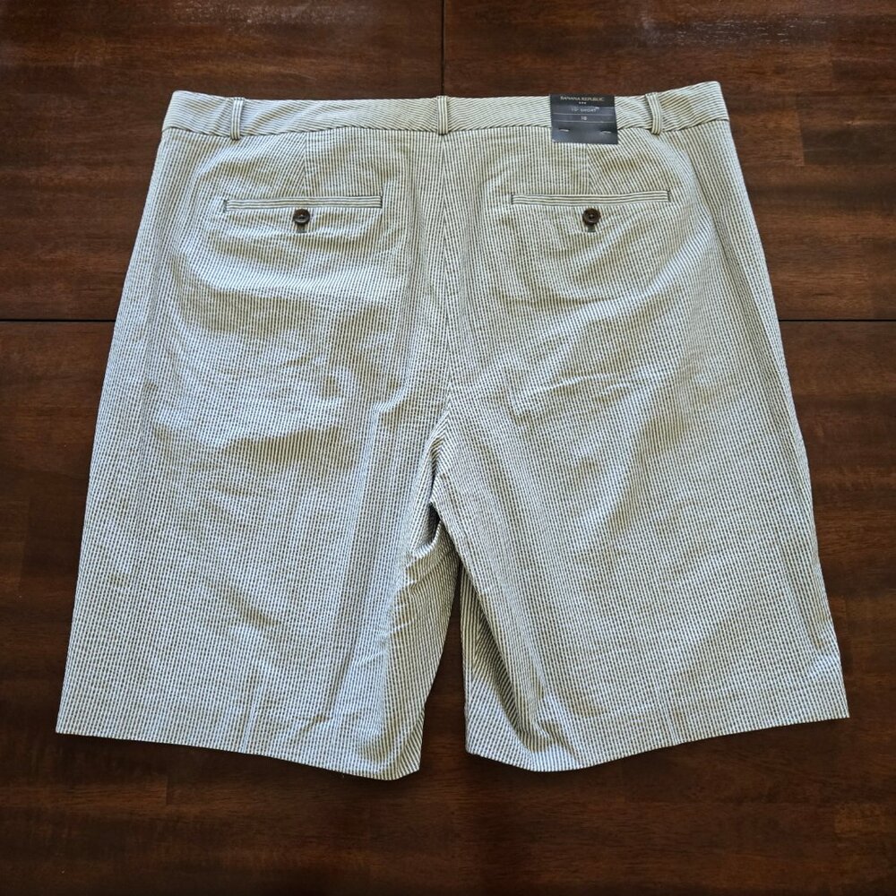 NWT Banana Republic Factory Seersucker Shorts Women’s size 18  10” Inseam Preppy - Picture 3 of 6